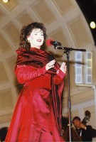 Regina Renzowa bei der Open Air Wiesbaden Kurpark mit Johann Strauss Orchester Wiesbaden am 1. 9. 1999